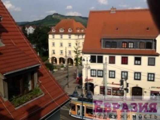 Большое здание с красной черепичной крышей в университетском городке - Германия - Тюрингия - Йена, фото 2