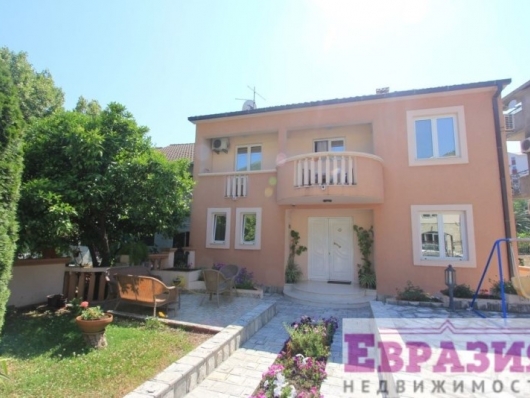 Дом с апартаментами в Тивате - Черногория - Боко-Которский залив - Тиват, фото 2