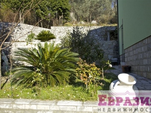 Большой дом с участком в Петровац - Черногория - Будванская ривьера - Петровац фото 1 Большой дом с участком в Петровац - Черногория - Будванская ривьера - Петровац, фото 1