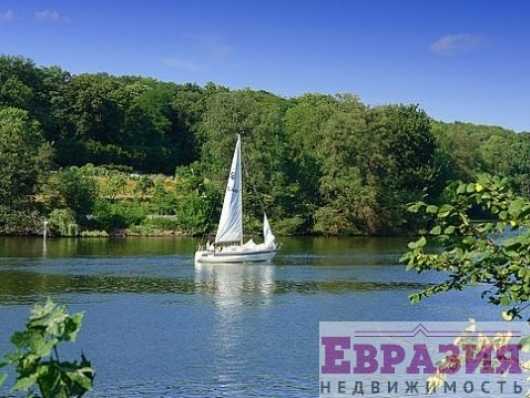 Продается земельный участок под строительство жилого дома в Берлине, недалеко от озера Ванзее - Германия - Столица - Берлин фото 5 Продается земельный участок под строительство жилого дома в Берлине, недалеко от озера Ванзее - Германия - Столица - Берлин, фото 5