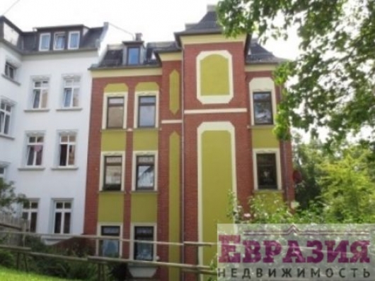 Трехэтажное здание на 4 семьи, являющееся памятником архитектуры - Германия - Саксония - Плауэн, фото 2