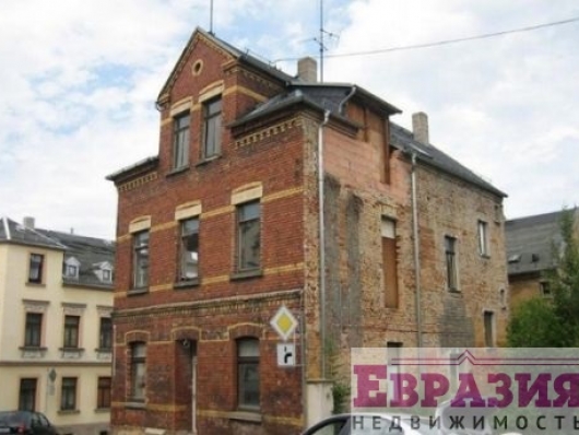 Красивое старинное здание в городе Милау - Германия - Саксония - Милау, фото 1