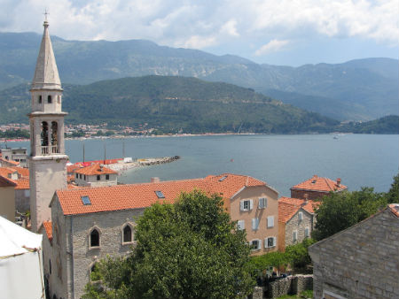 Туристы в Черногории отелям предпочитают аренду недвижимости